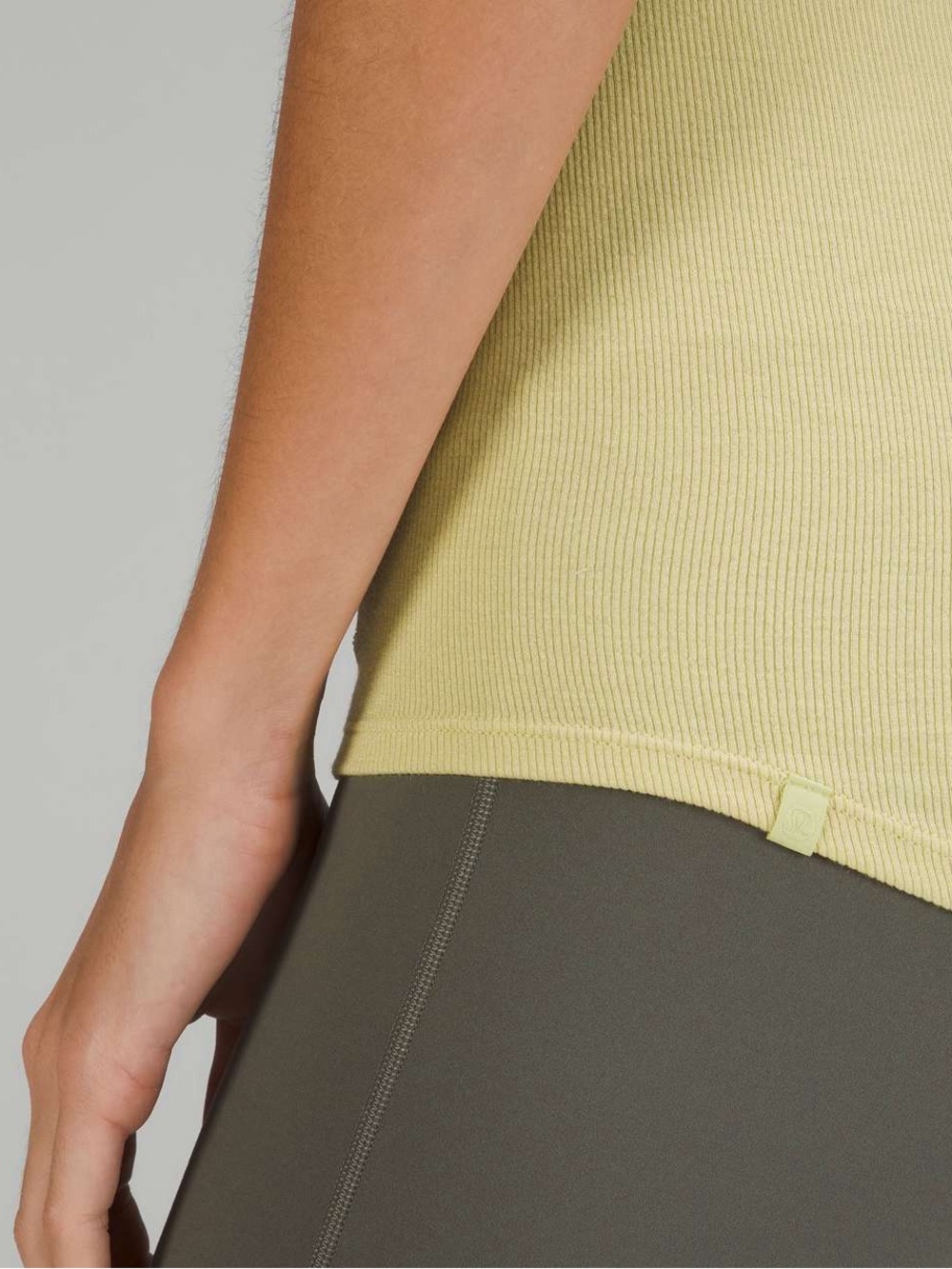 NWT Lululemon Hold Tight Tank Top Finch Yellow Size 2 Ribbed Crew High Neck - Picture 3 of 5